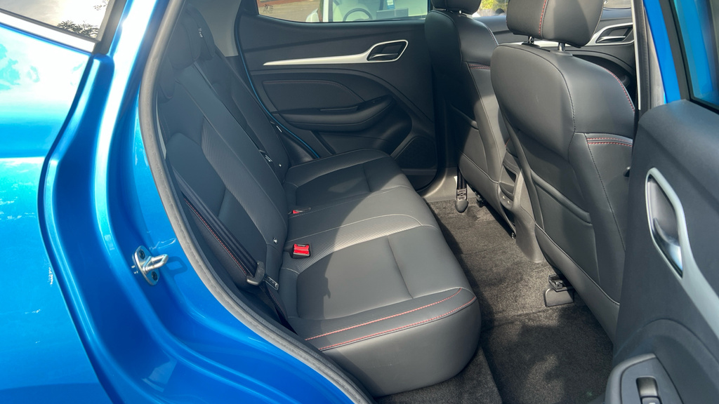 MG ZS 1.0T Gdi Exclusive Red #15