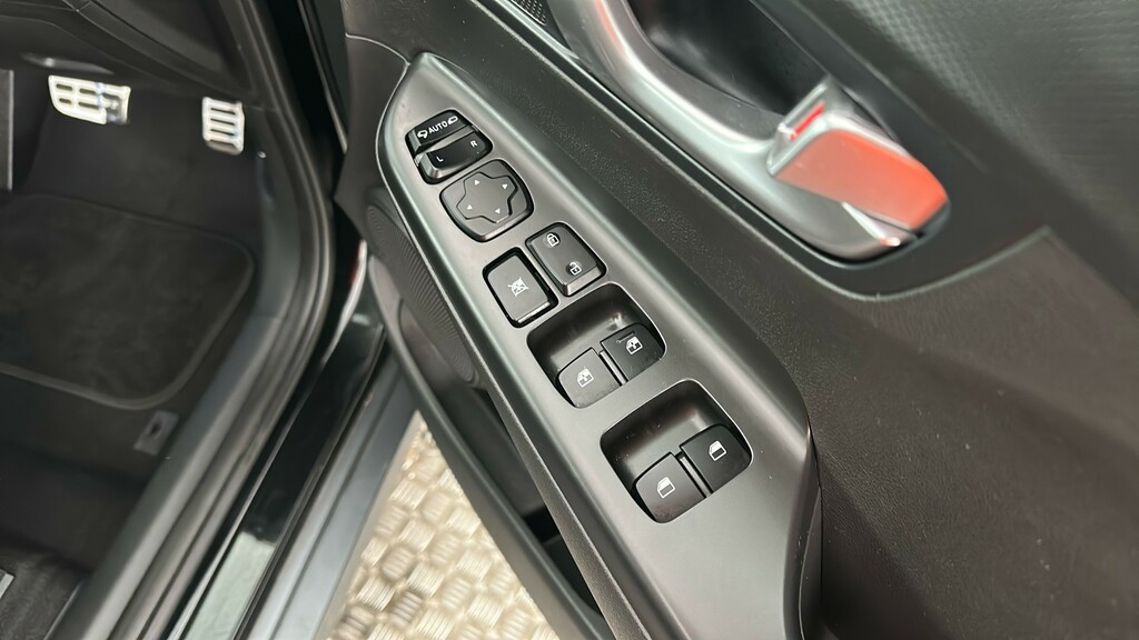 Hyundai Kona Premium Red #33