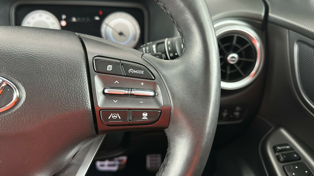 Hyundai Kona Premium Red #32