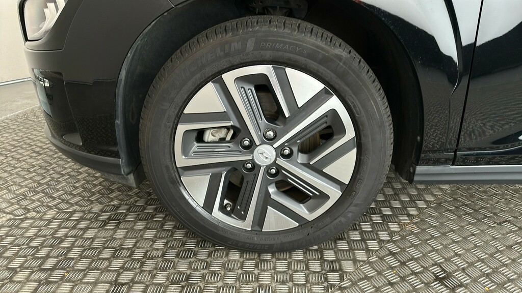 Hyundai Kona Premium Red #19