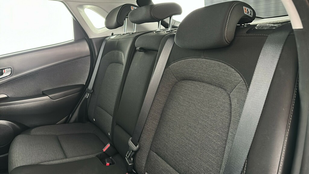 Hyundai Kona Premium Red #18