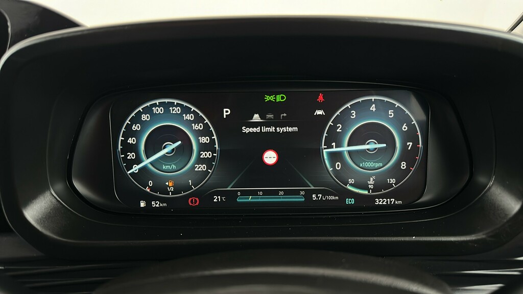 Hyundai Bayon Se Connect Red #15