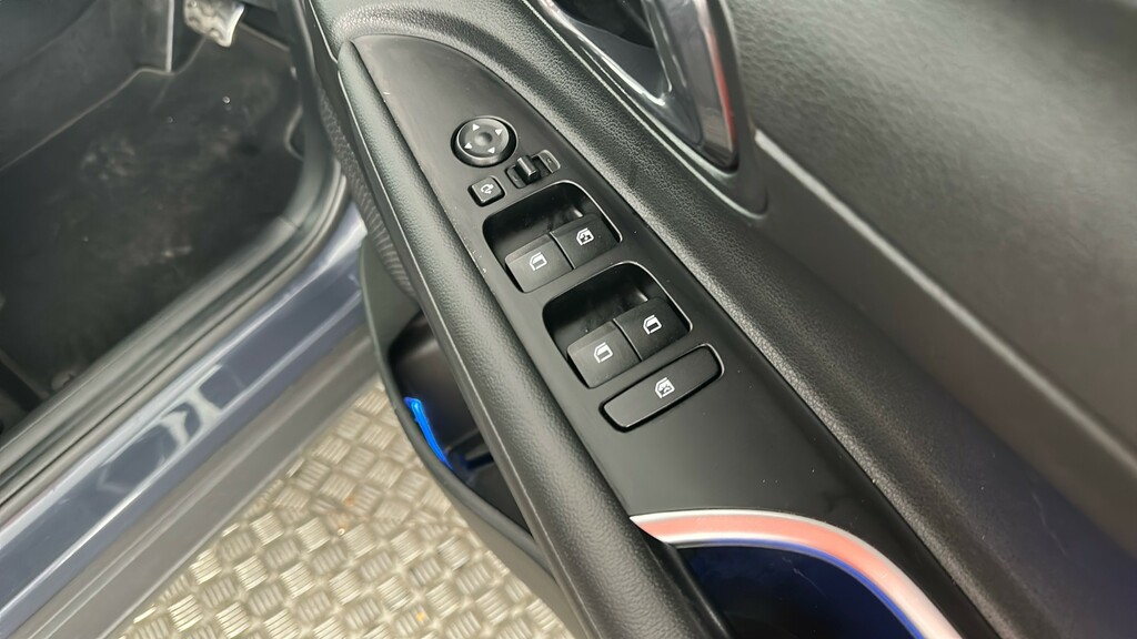 Hyundai Bayon Se Connect Red #33