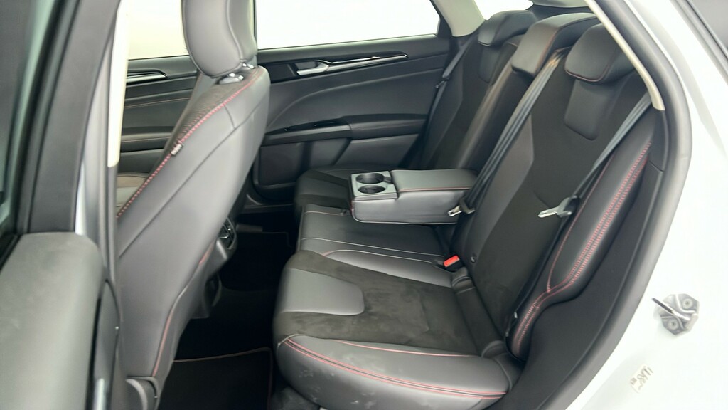 Ford Mondeo Petrol Black #18
