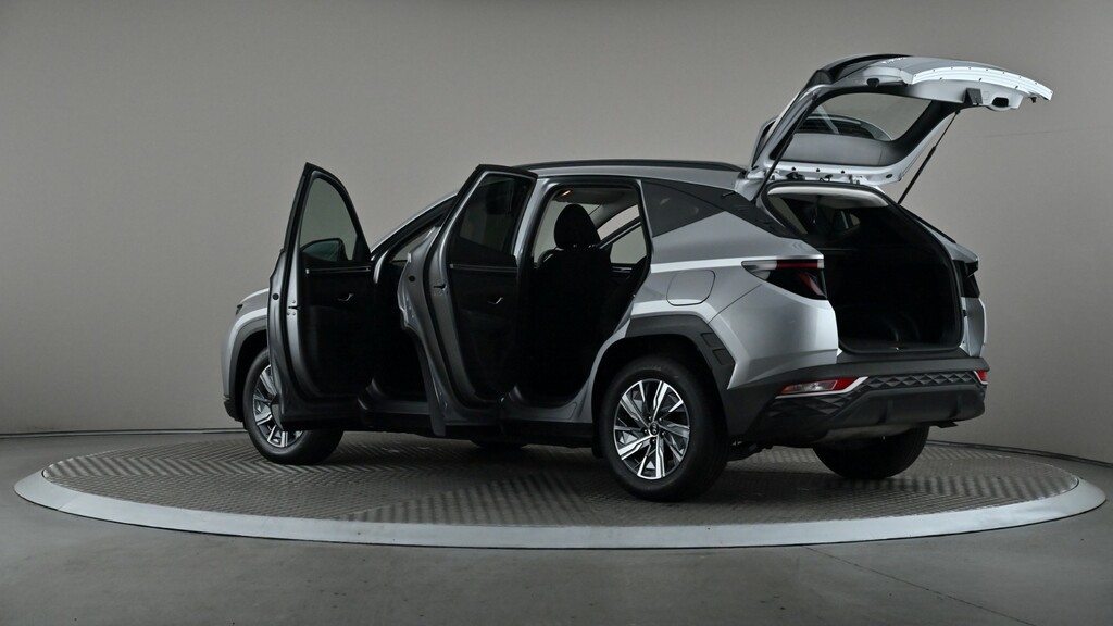 Hyundai Tucson Ultimate White #10