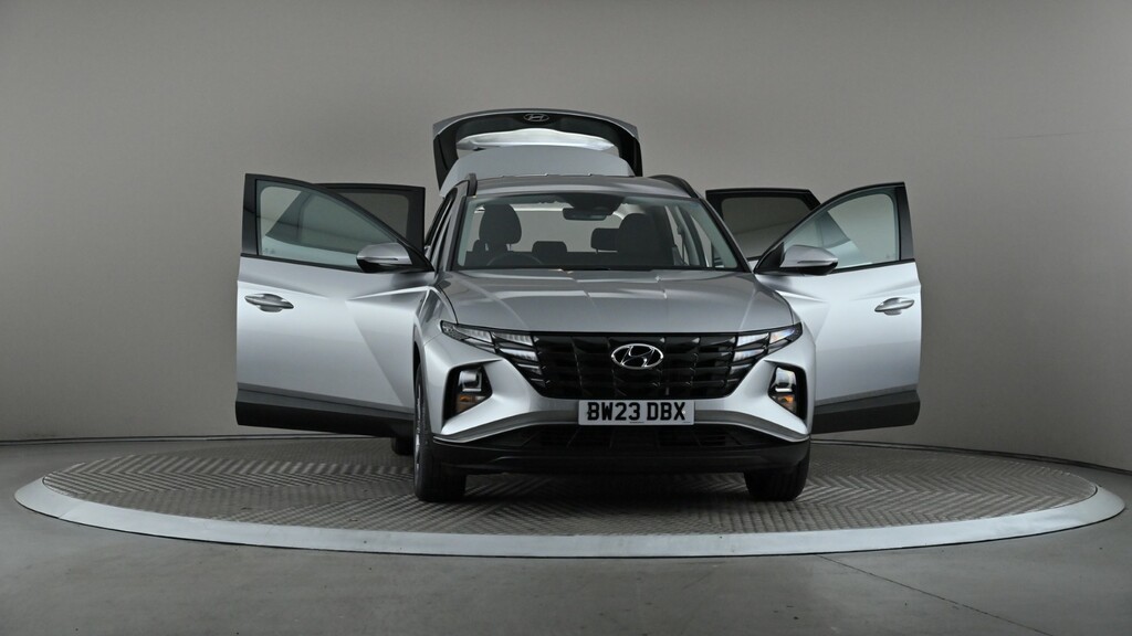 Hyundai Tucson Ultimate White #8