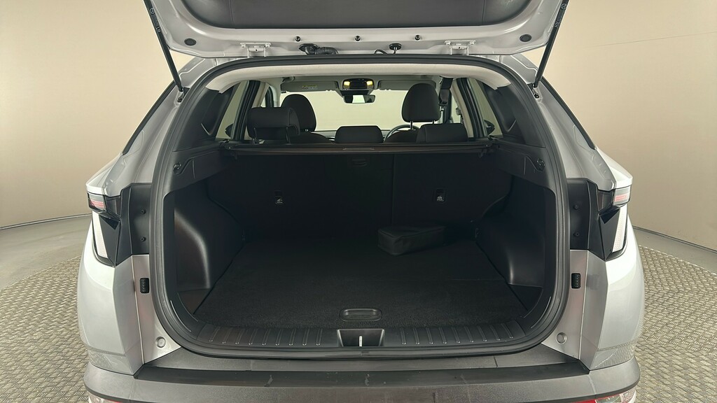 Hyundai Tucson Ultimate White #22