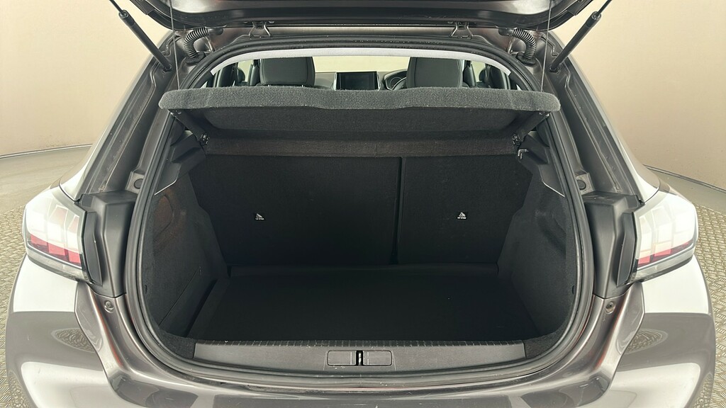 Peugeot 208 Active White #22