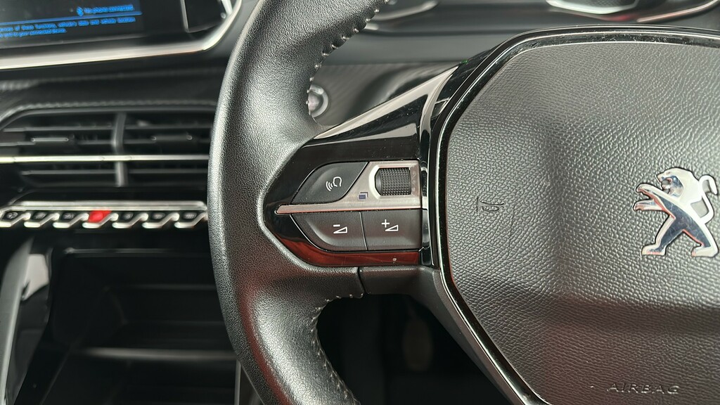 Peugeot 208 Active White #29