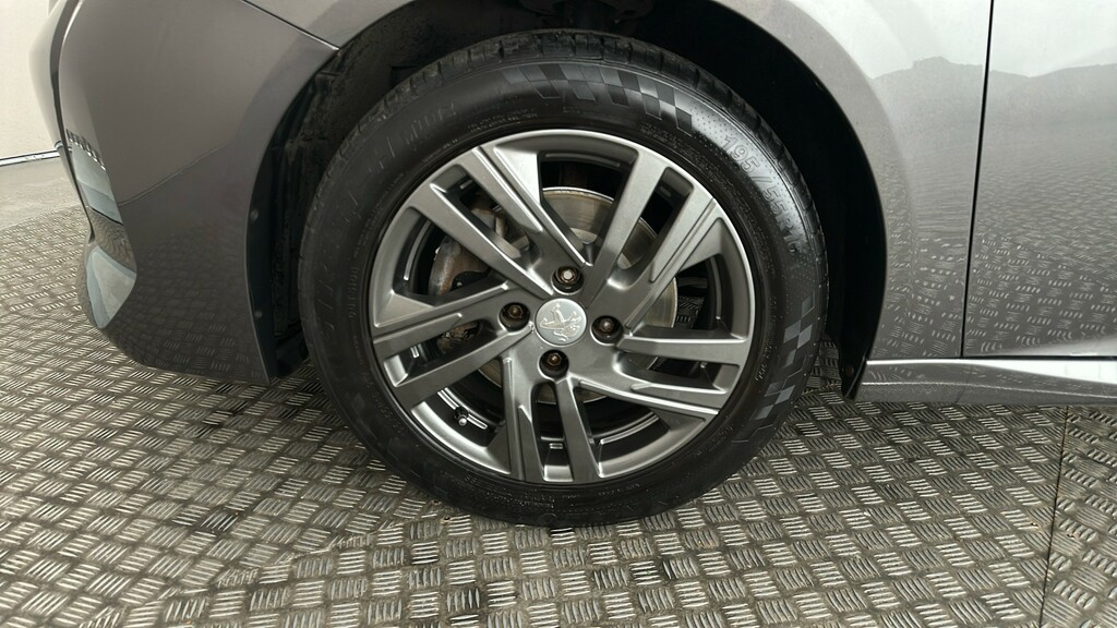 Peugeot 208 Active White #19