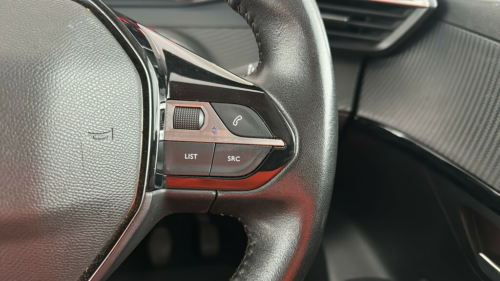 Peugeot 208 Active White #30