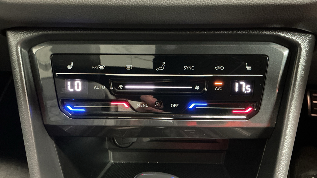 Volkswagen Tiguan Elegance Launch Edition Red #40