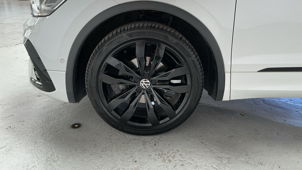 Volkswagen Tiguan Elegance Launch Edition Red #12