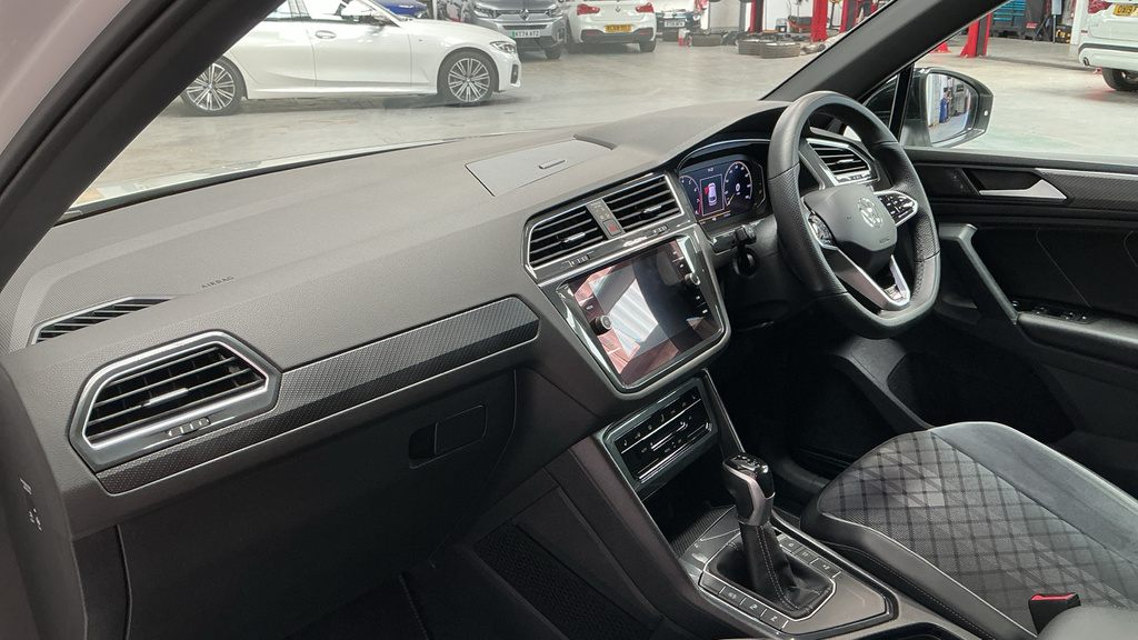 Volkswagen Tiguan Elegance Launch Edition Red #23