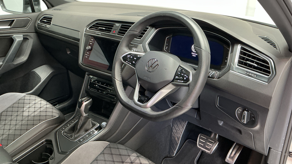 Volkswagen Tiguan Elegance Launch Edition Red #15