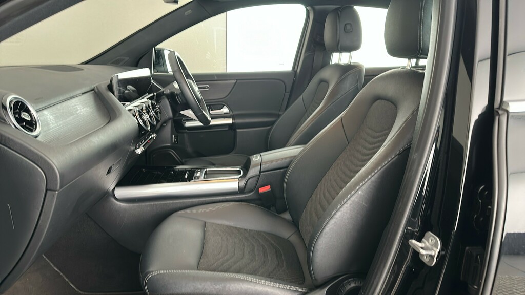 Mercedes-Benz GLA Class Gla 200 Amg Ln Executve M Black #17