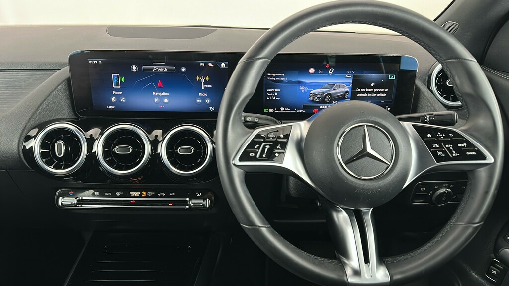 Mercedes-Benz GLA Class Gla 200 Amg Ln Executve M Black #14
