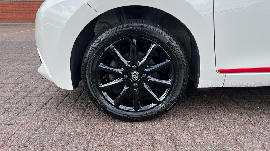 Toyota Aygo Hatchback Blue #9
