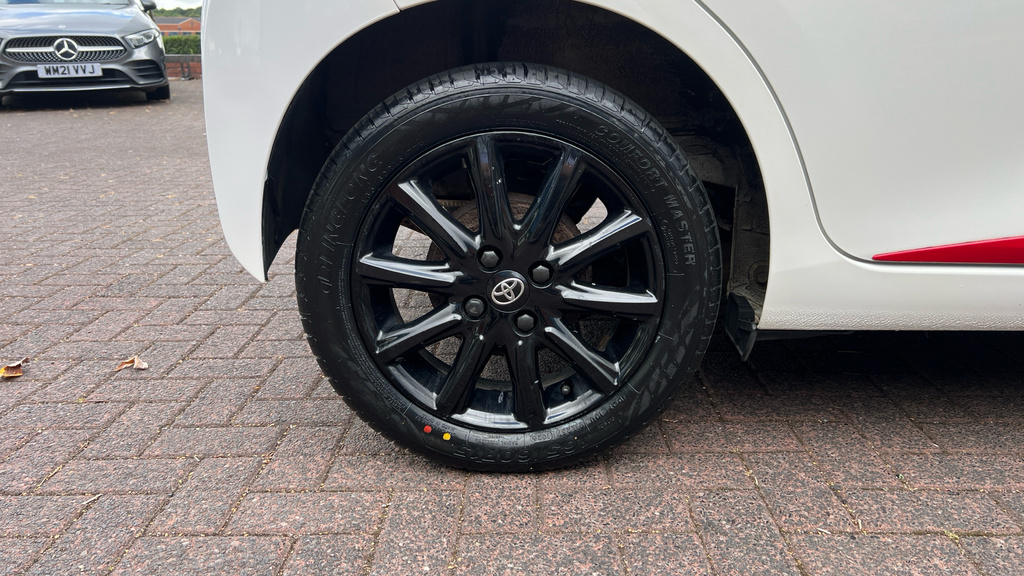 Toyota Aygo Hatchback Blue #8