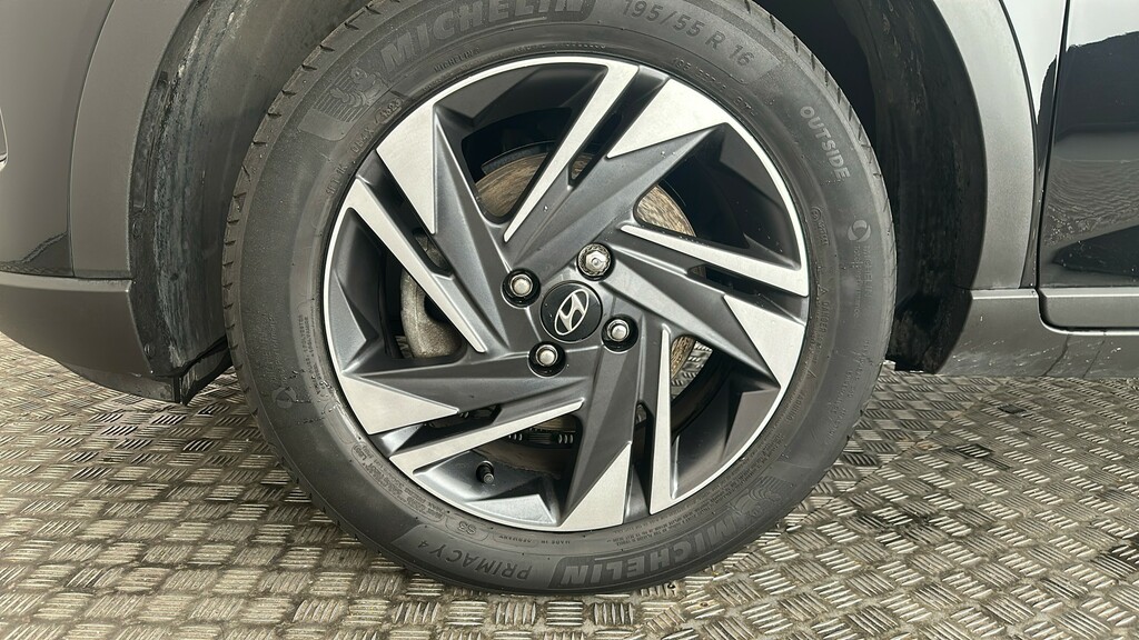 Hyundai Bayon Premium Green #19