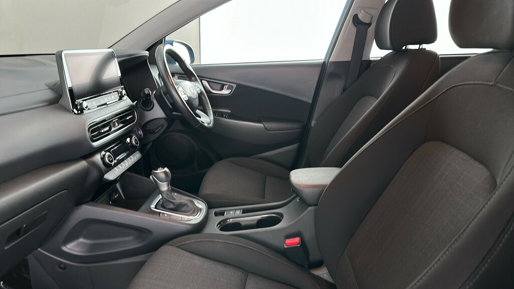 Hyundai Kona Premium Red #17