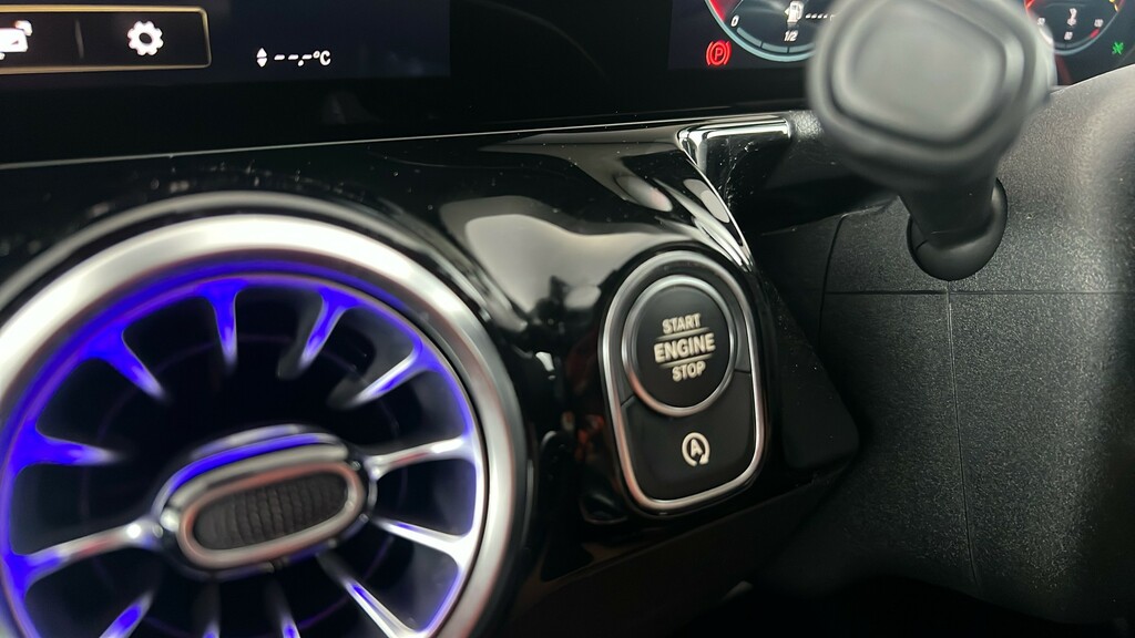 Mercedes-Benz GLA Class Gla 250E Exclusive Edition Premium Blue #28