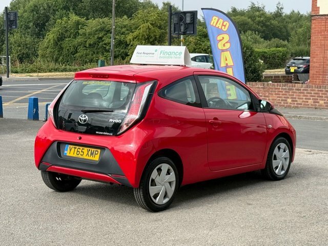 Toyota Aygo 1.0 Vvt-i X-play Hatchback Euro Red #4