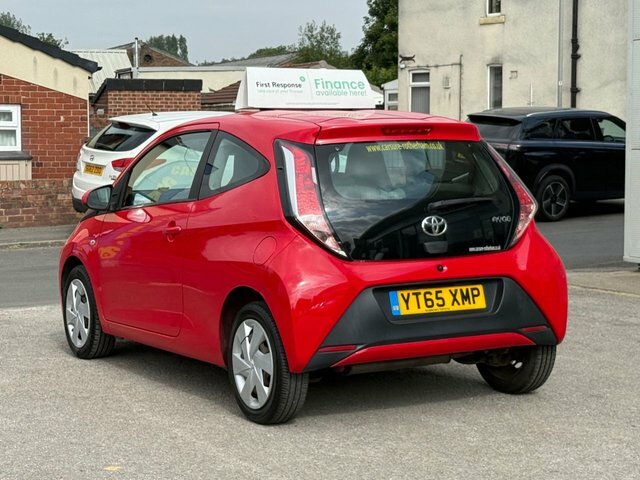 Toyota Aygo 1.0 Vvt-i X-play Hatchback Euro Red #2