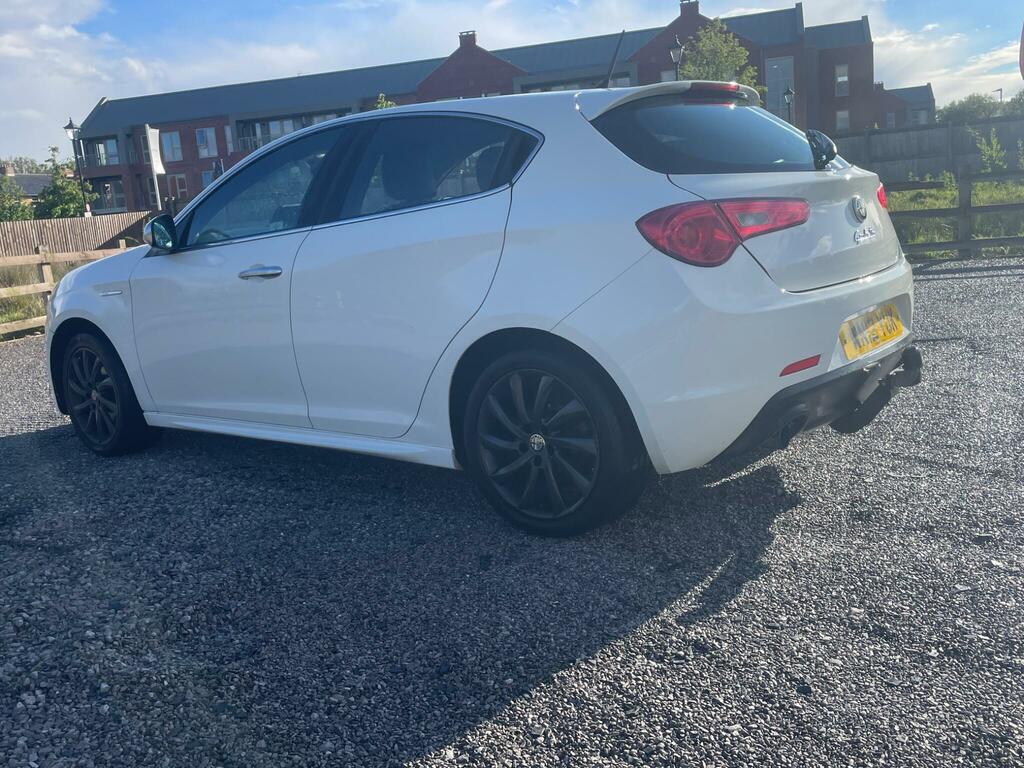 Alfa Romeo Giulietta Veloce White #5
