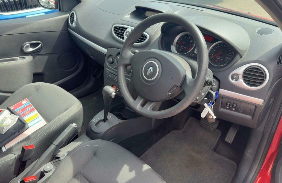 Renault Clio Hatchback Black #5