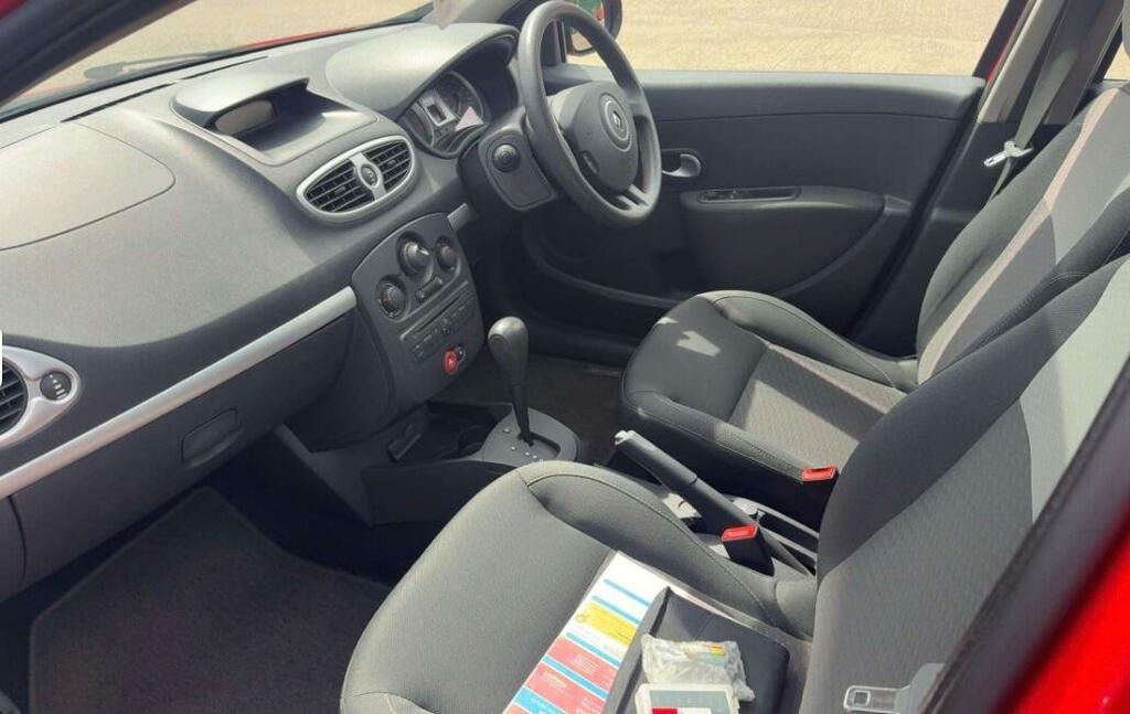 Renault Clio Hatchback Black #4