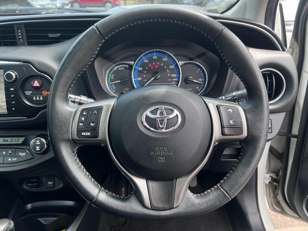 Toyota Yaris 1.5 Vvt-h Excel E-cvt Euro 6 15In Alloy Silver #19