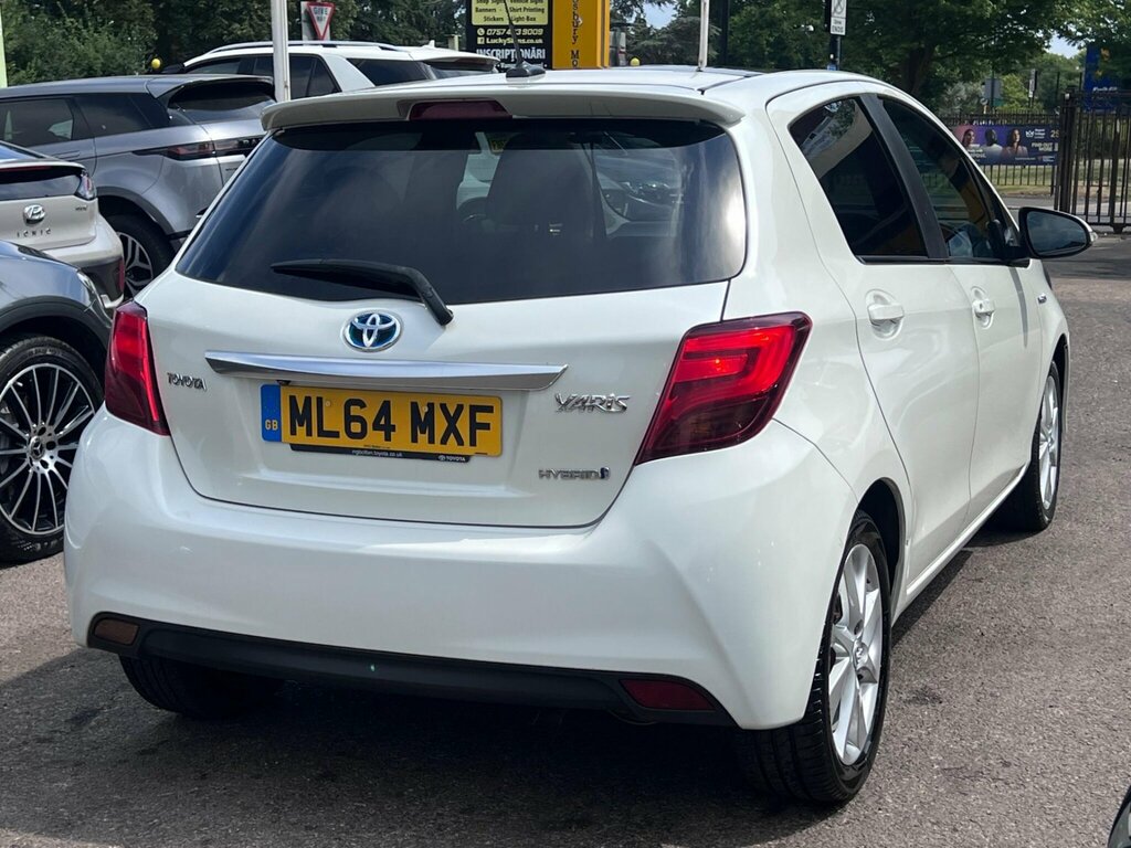 Toyota Yaris 1.5 Vvt-h Excel E-cvt Euro 6 15In Alloy Silver #9