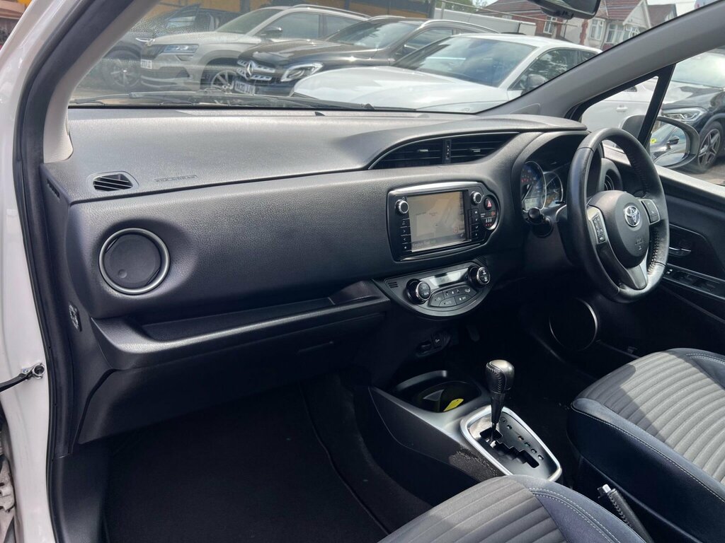 Toyota Yaris 1.5 Vvt-h Excel E-cvt Euro 6 15In Alloy Silver #32