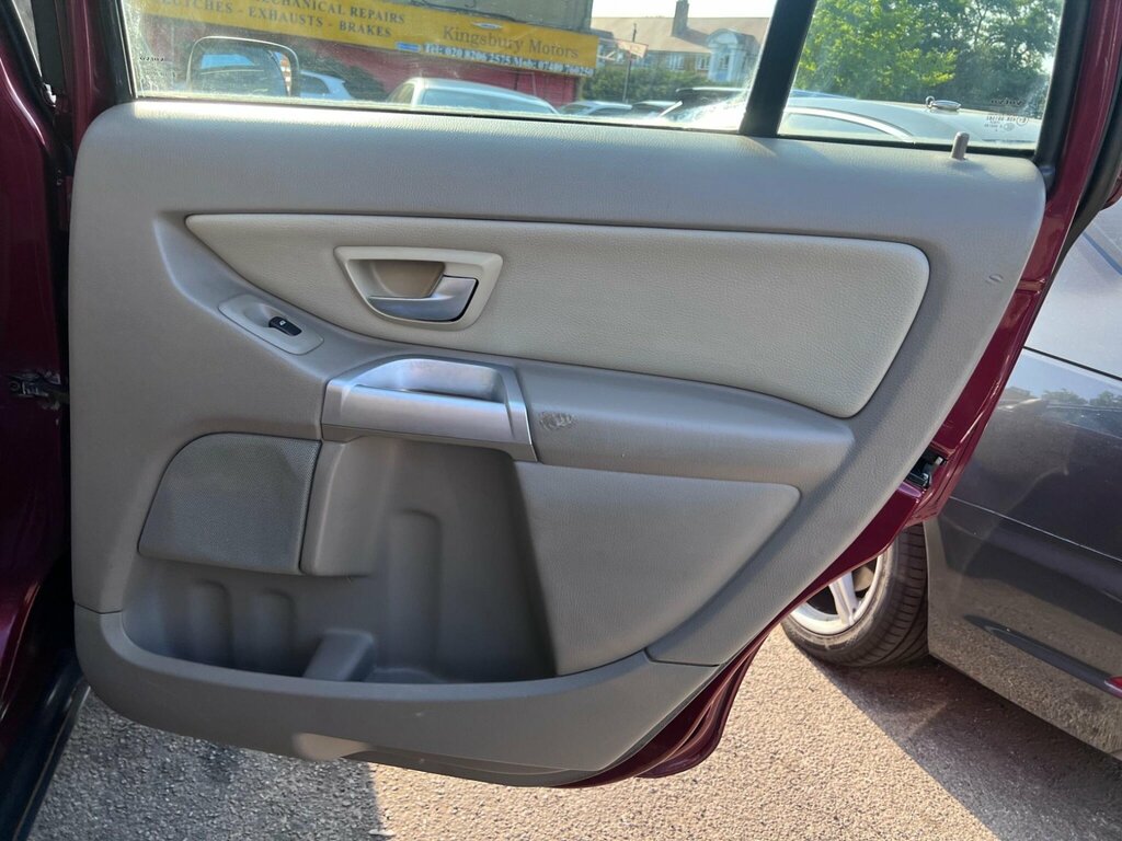 Volvo XC90 2.4 D5 Se - 7 Seater Silver #33
