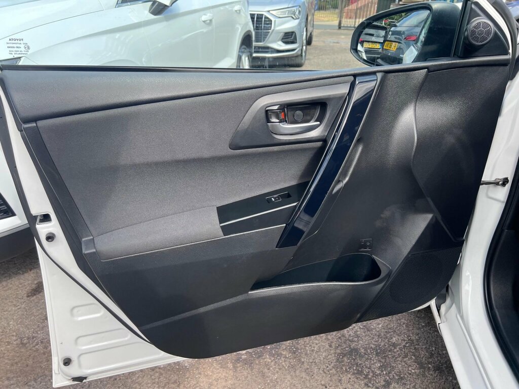 Toyota Auris Hatchback Grey #26