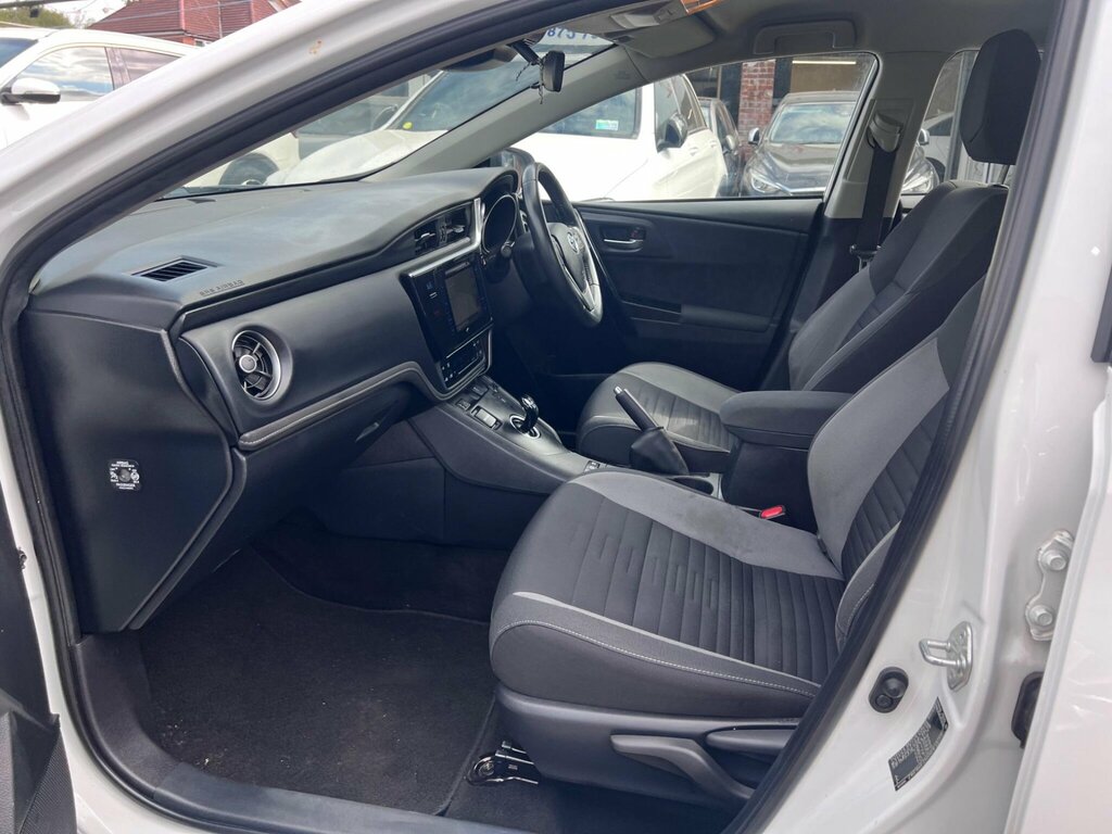 Toyota Auris Hatchback Grey #27