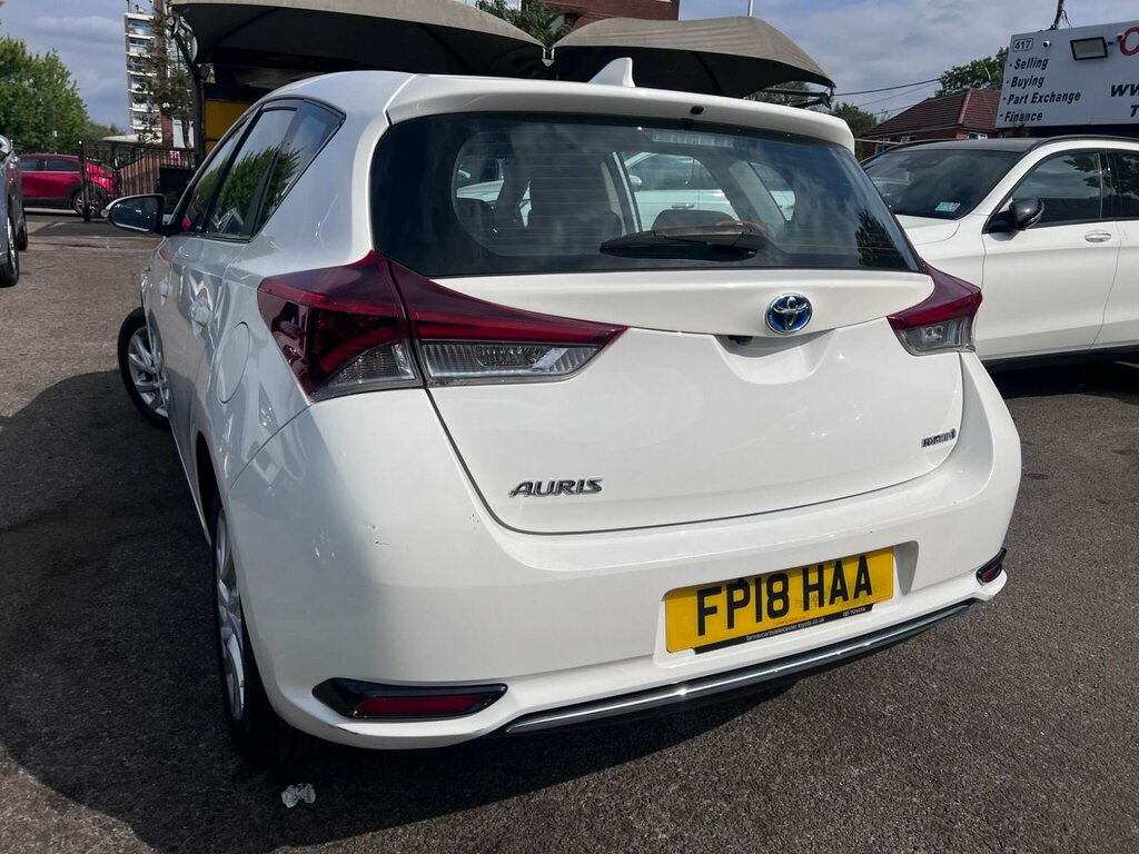 Toyota Auris Hatchback Grey #9