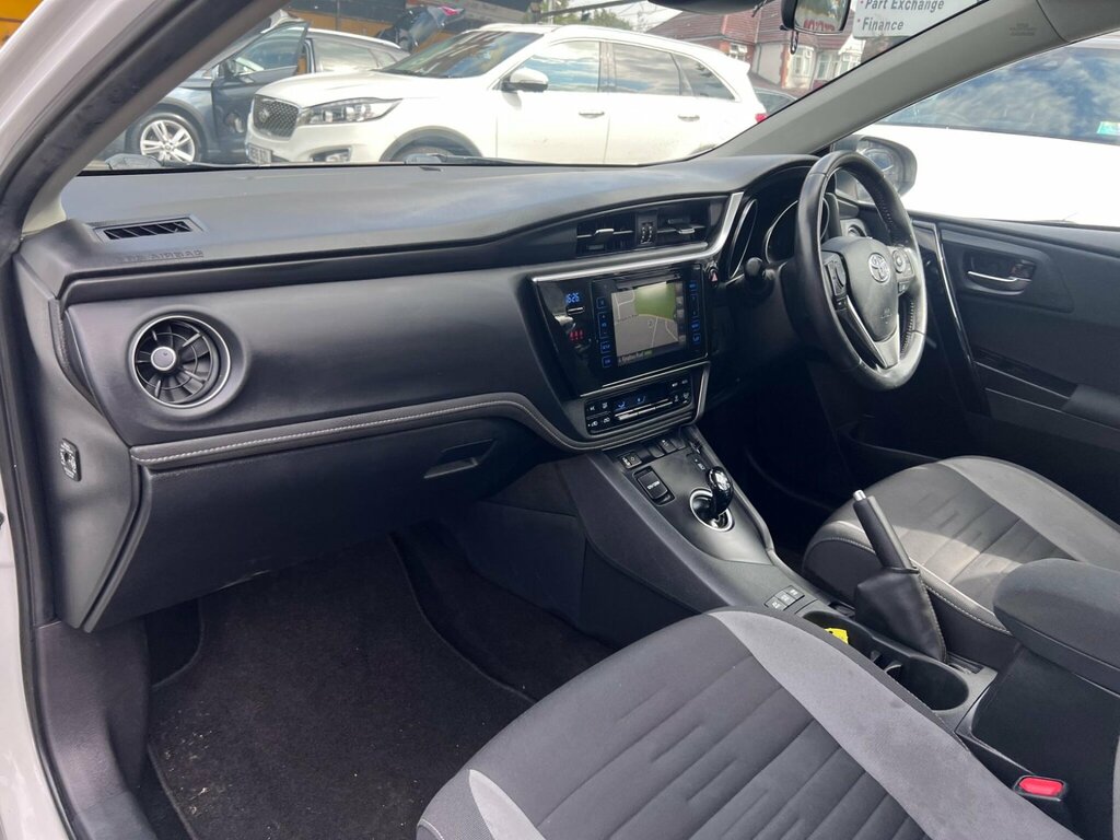 Toyota Auris Hatchback Grey #28