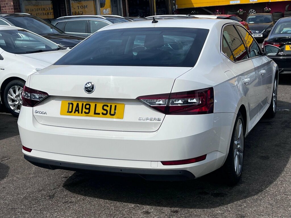 Skoda Superb 2.0 Tdi Scr 190Ps White #37