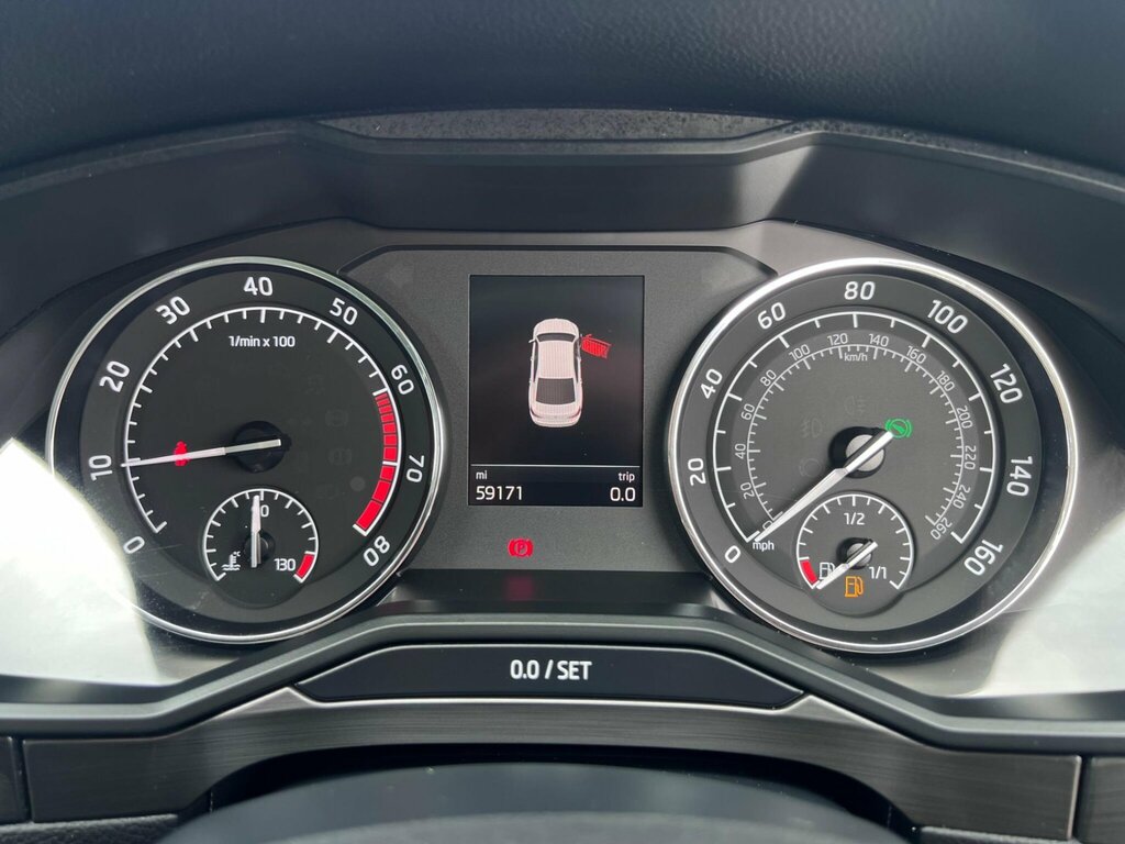 Skoda Superb 2.0 Tdi Scr 190Ps White #20