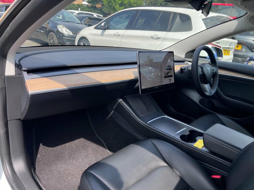 Tesla Model 3 Dual Motor Long Range Saloon 4 White #32
