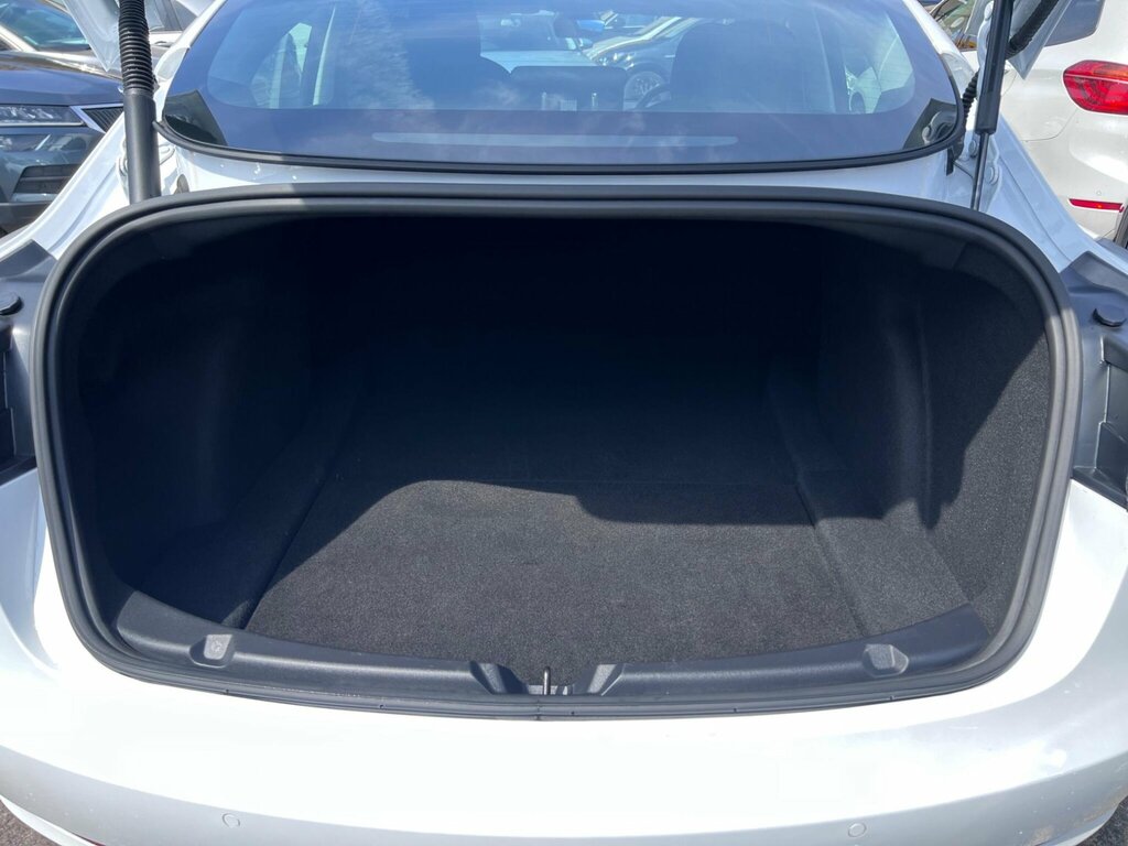 Tesla Model 3 Dual Motor Long Range Saloon 4 White #34