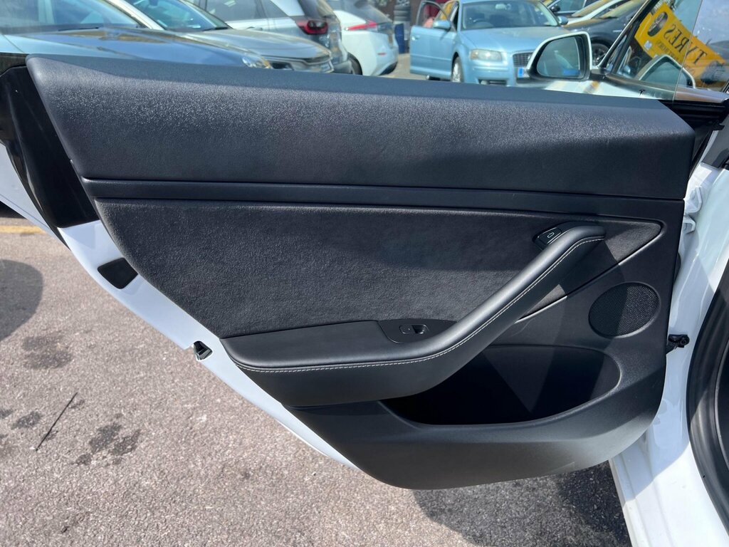 Tesla Model 3 Dual Motor Long Range Saloon 4 White #28