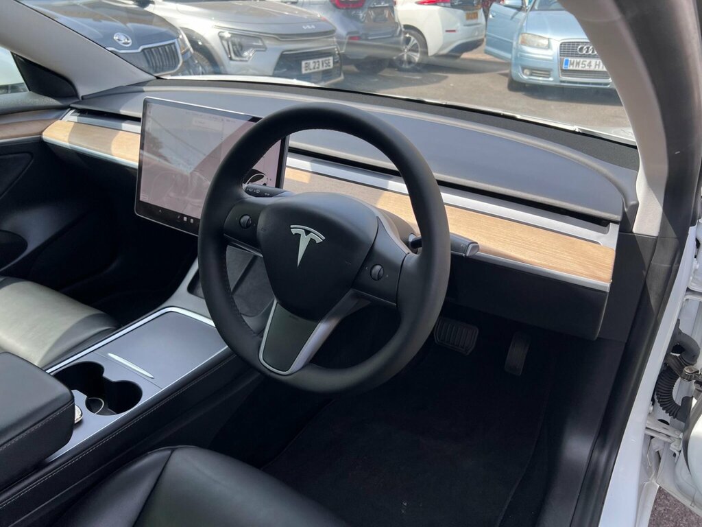 Tesla Model 3 Dual Motor Long Range Saloon 4 White #18