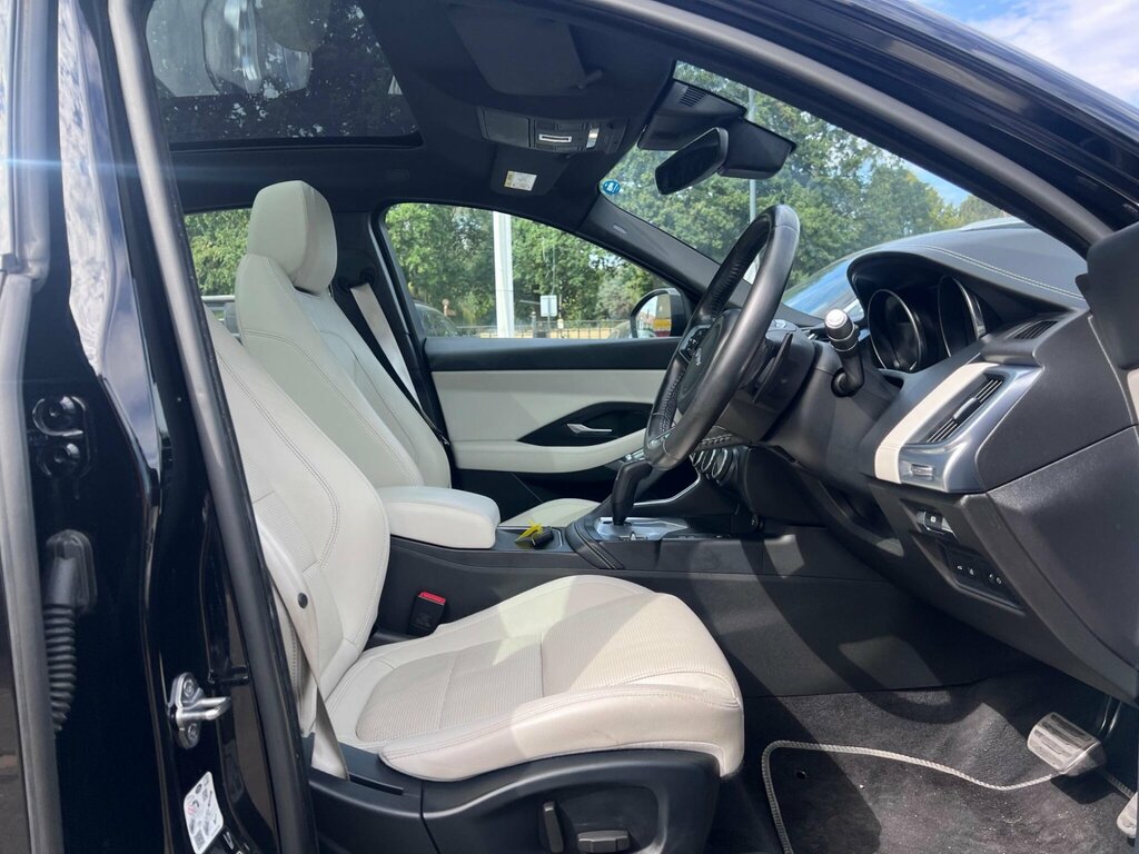Jaguar E-Pace 2L S Red #17