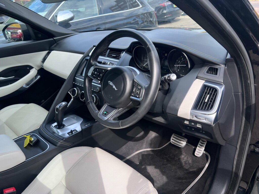 Jaguar E-Pace 2L S Red #18
