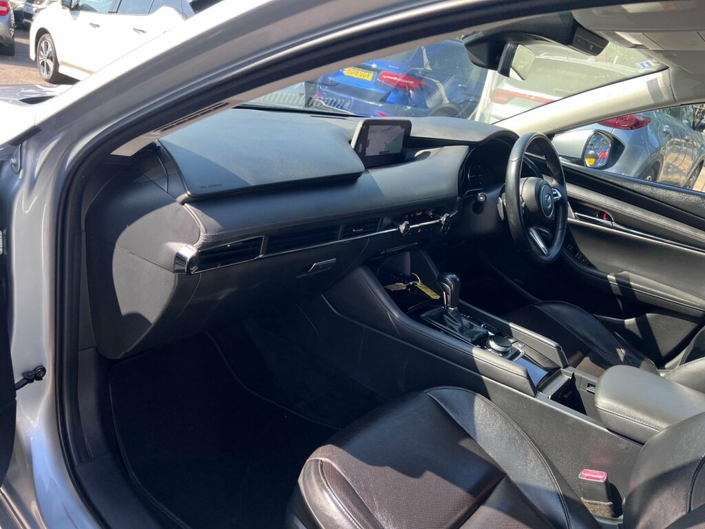 Mazda 3 2.0 Skyactiv-g Mhev Sport Lux Hatchback White #40