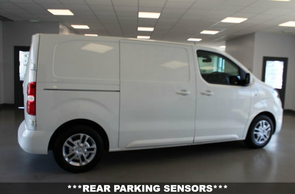 Vauxhall Vivaro 1.5L Sportive DP69VUY White #6