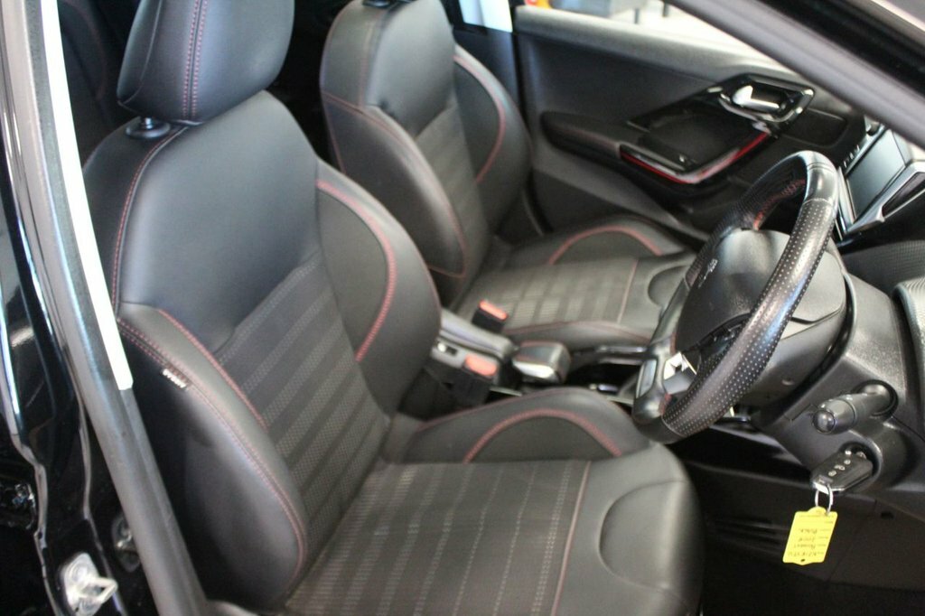 Peugeot 2008 White #16
